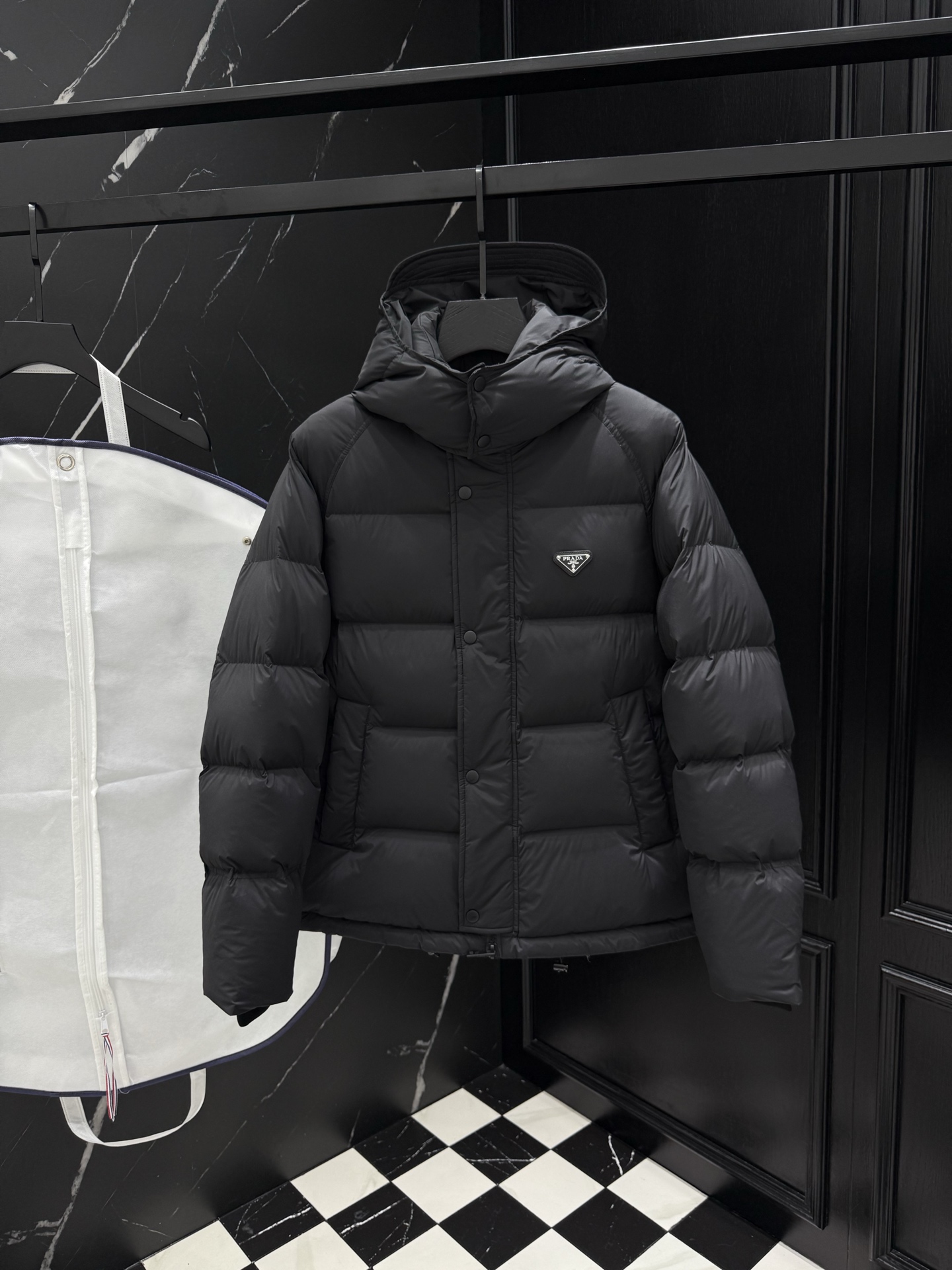 프라다 패딩