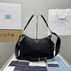 프라다 익스플로어라지숄더백