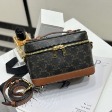 셀린느 트리오페캔버스베니티백