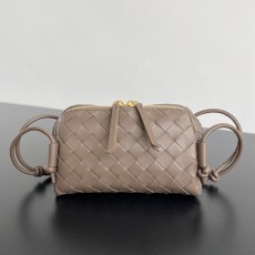 보테가베네타 콘서트파우치