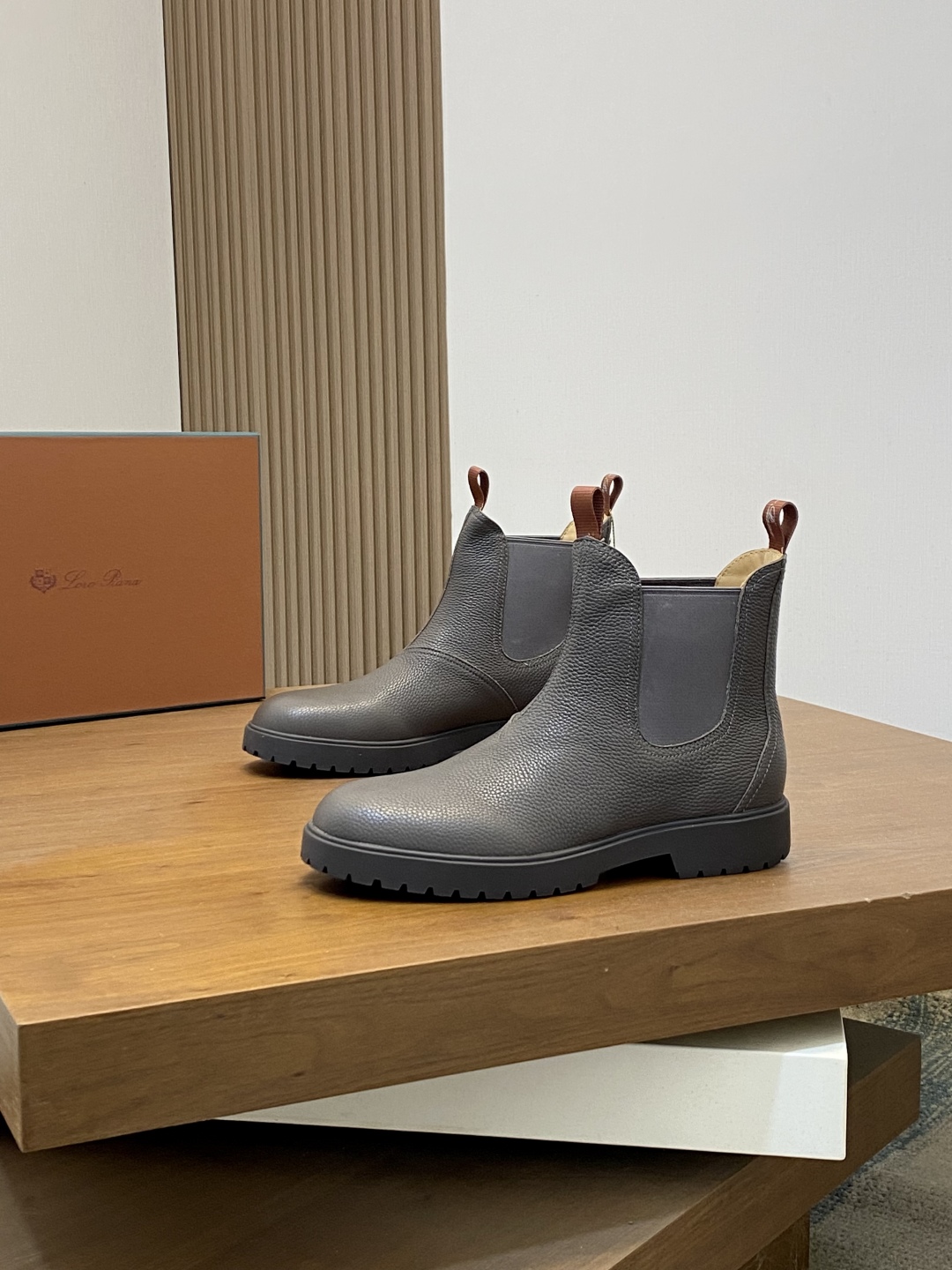 로로피아나 부츠