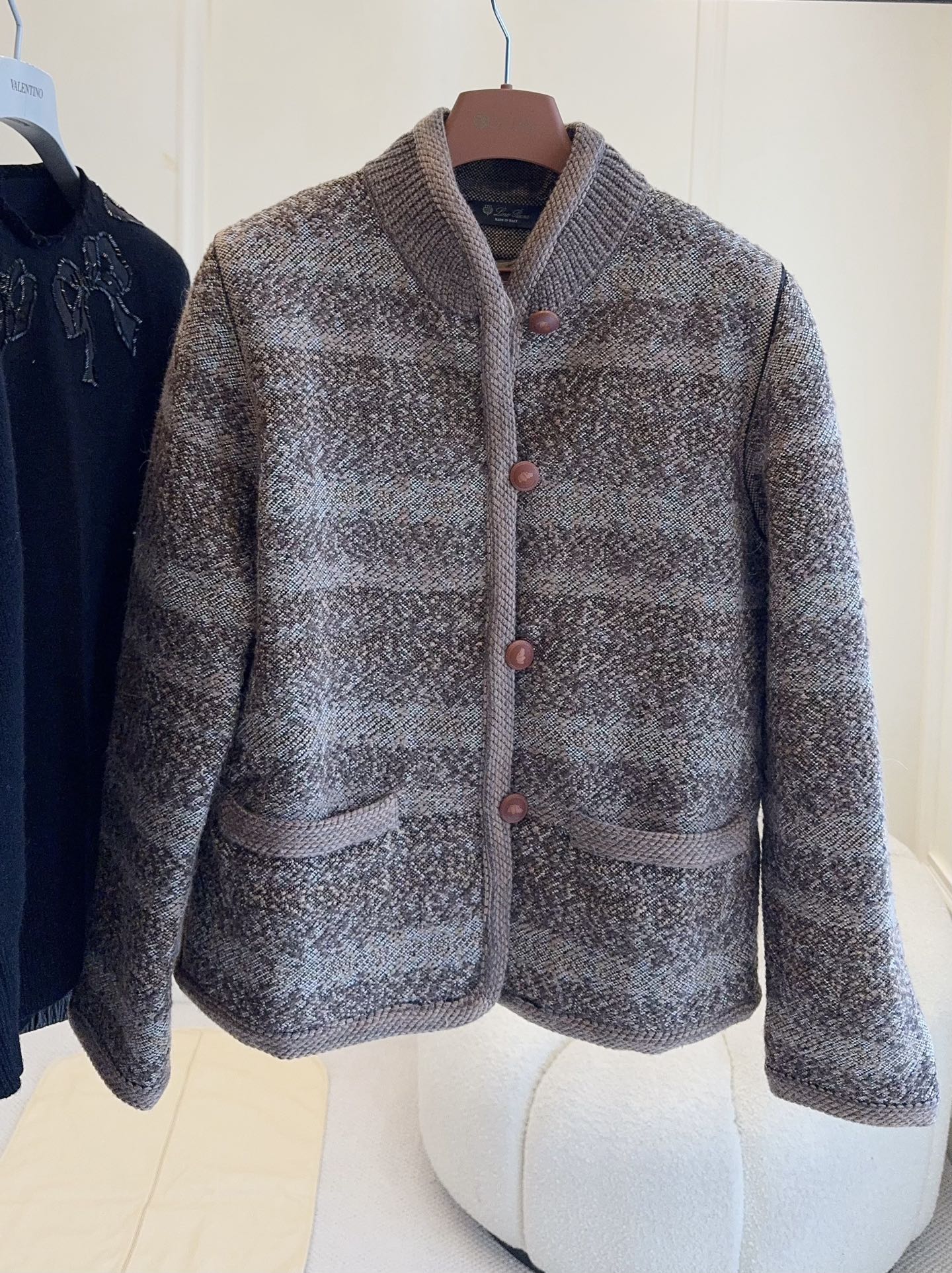 로로피아나 자켓