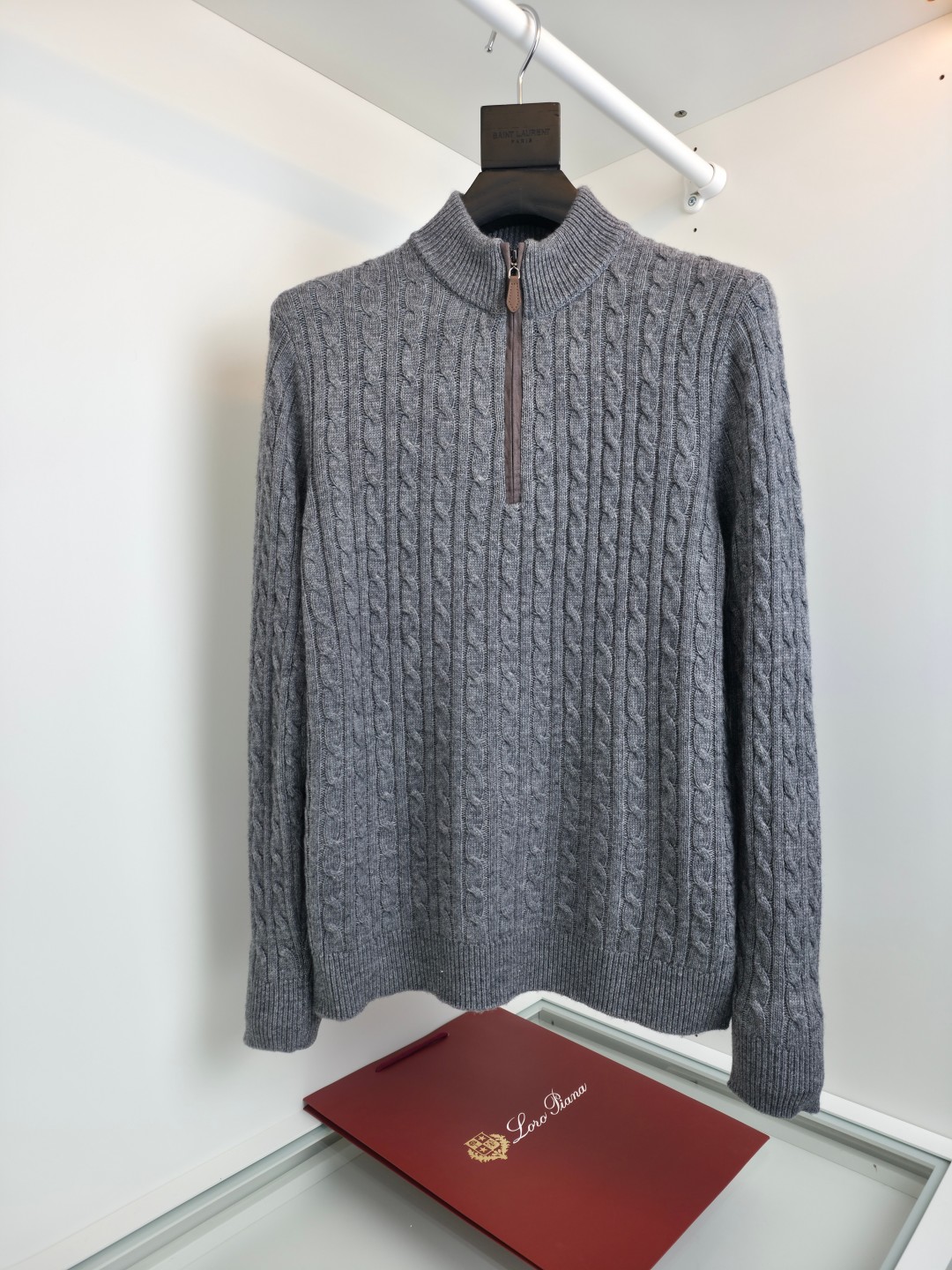 로로피아나 니트