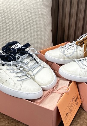 미우미우 스니커즈