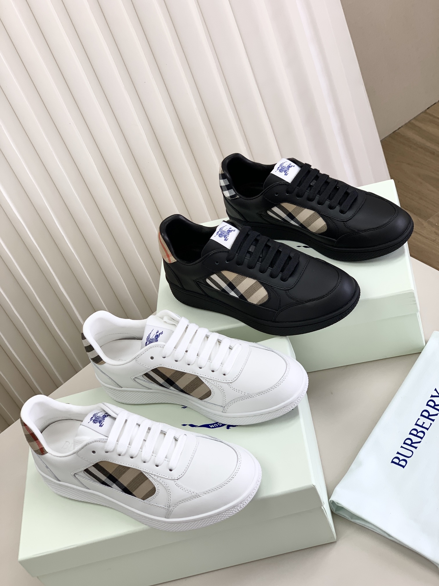 버버리 스니커즈