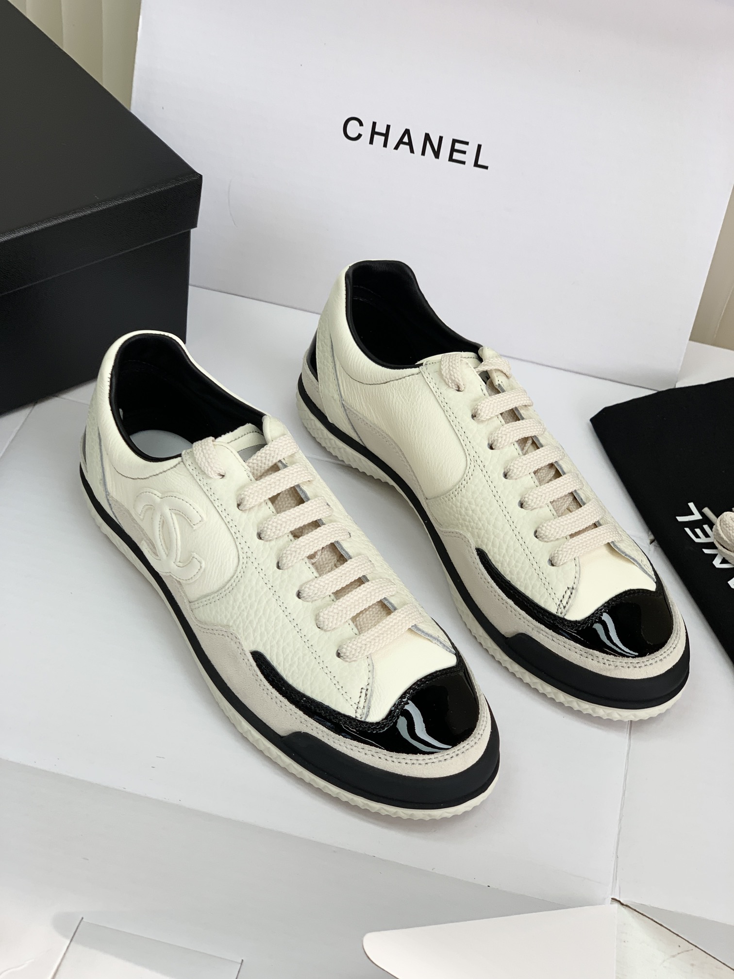 샤넬 스니커즈