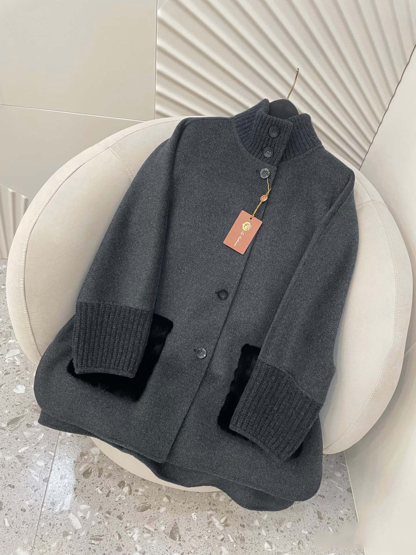 로로피아나 코트