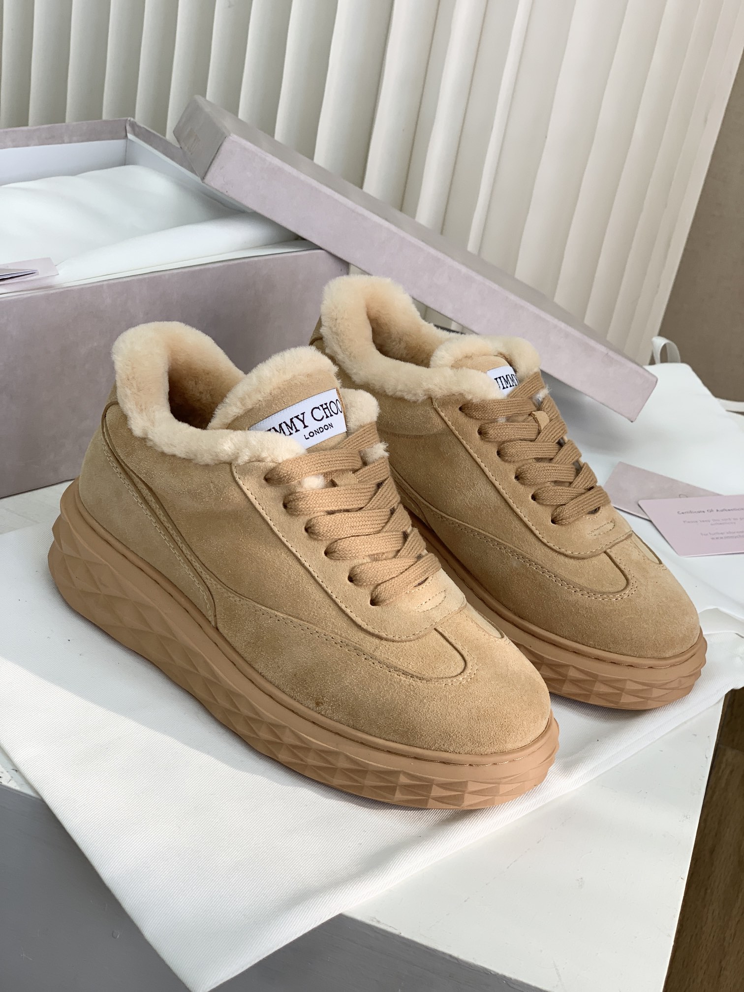 지미추 스니커즈