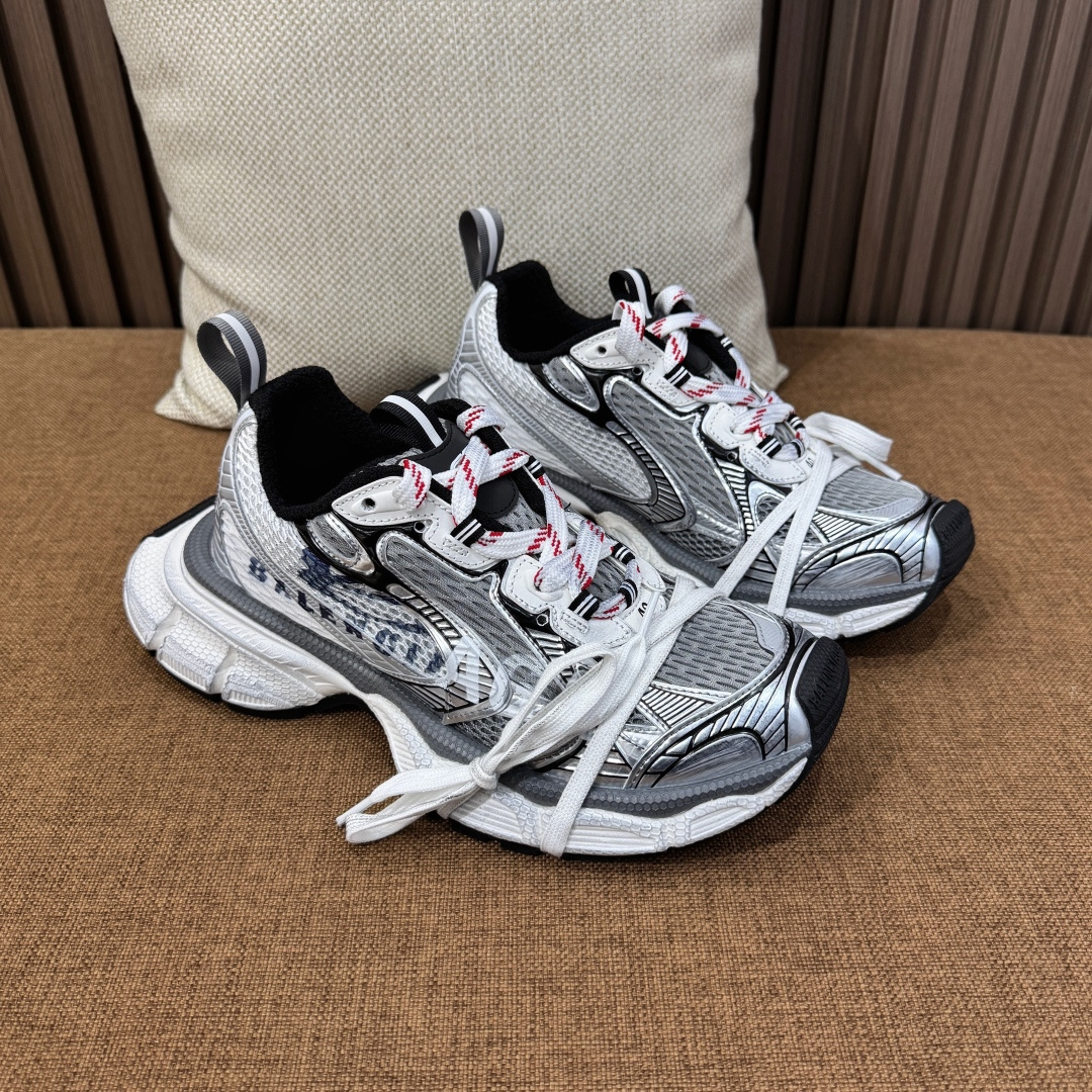 발렌시아가 스니커즈