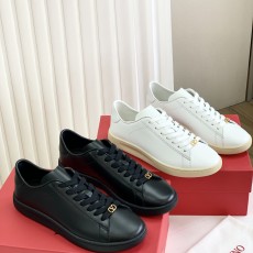 발렌티노 스니커즈