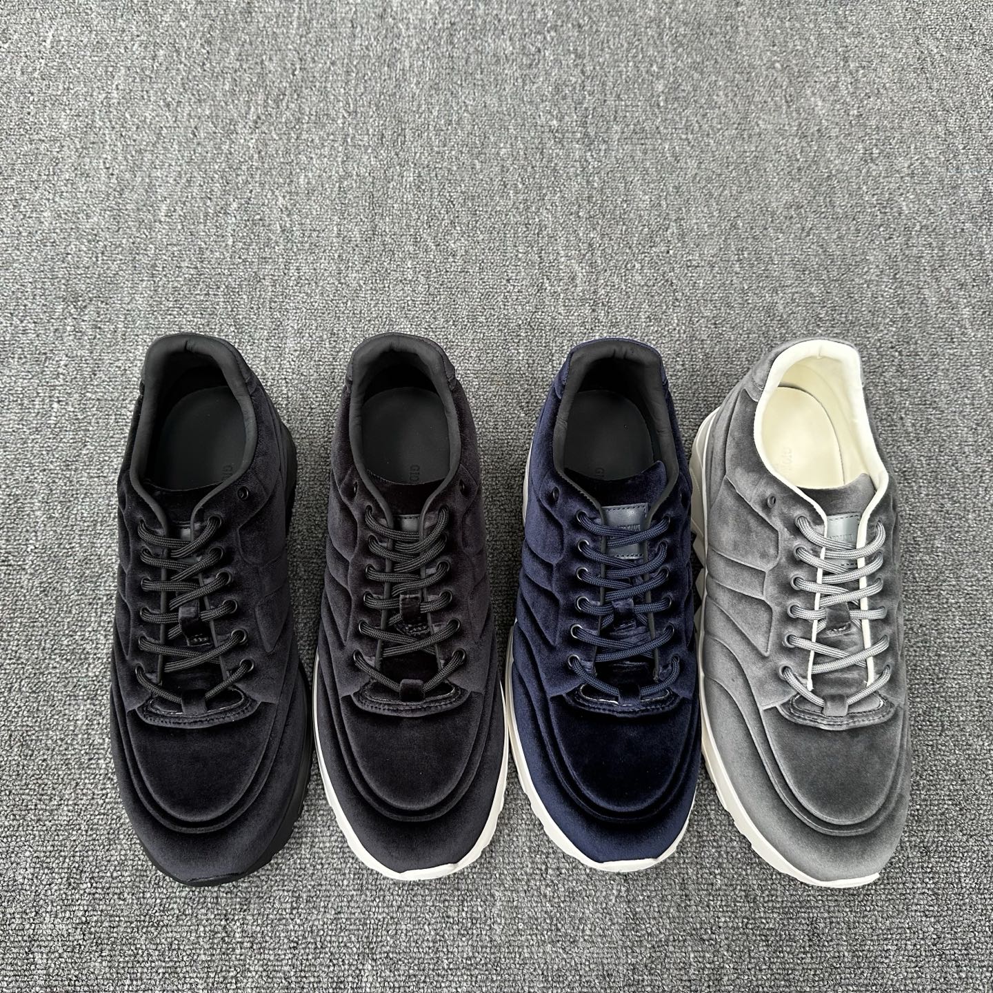 알마니 스니커즈