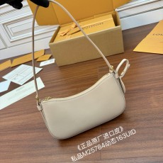 루이비통 포쉐트LV블룸