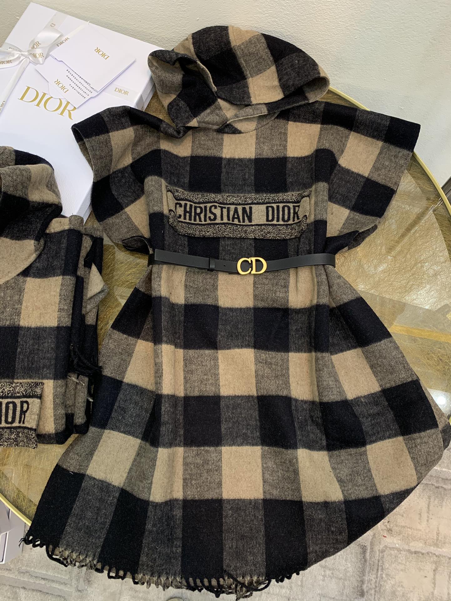 디올 케이프망토