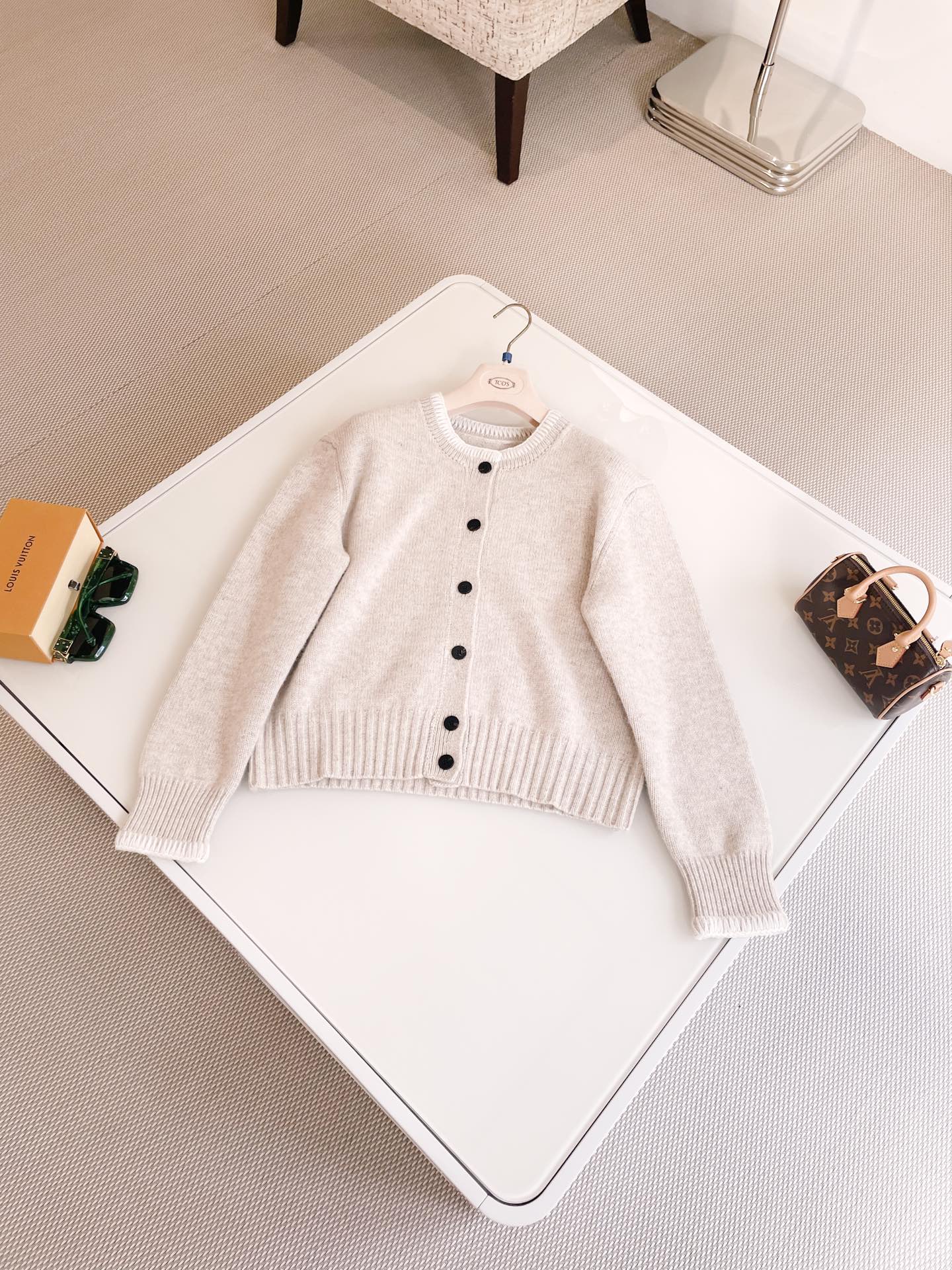 로로피아나 가디건