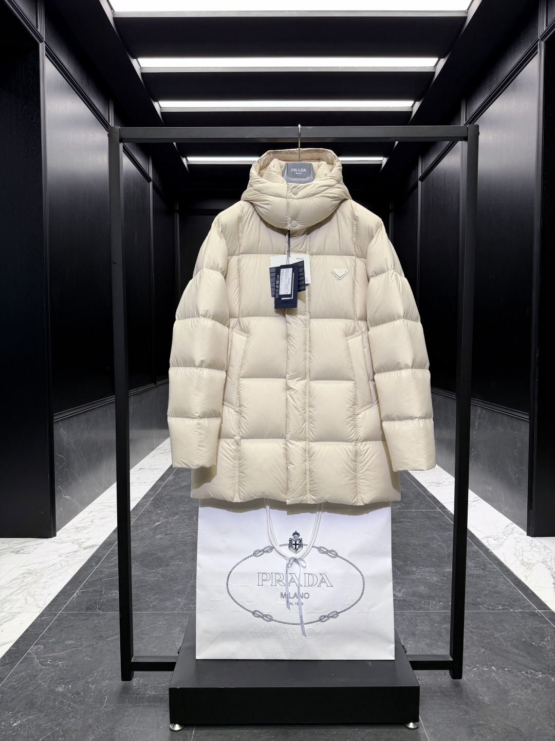 프라다 패딩