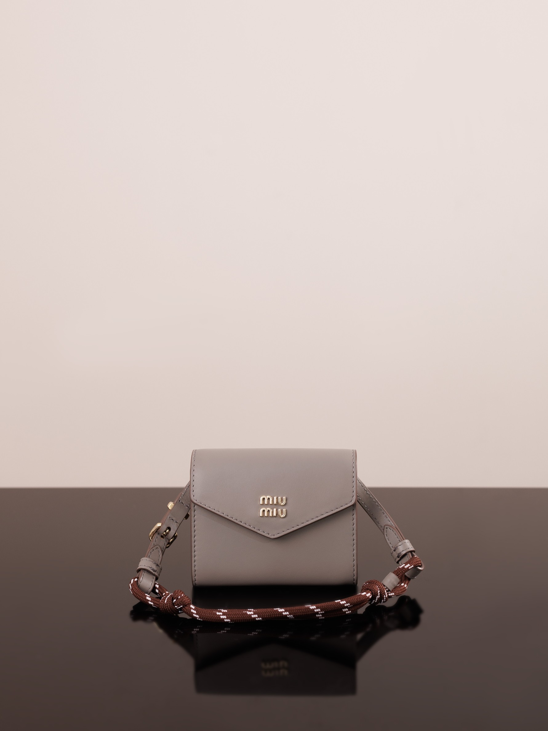 미우미우 레더월렛위드코드스트랩