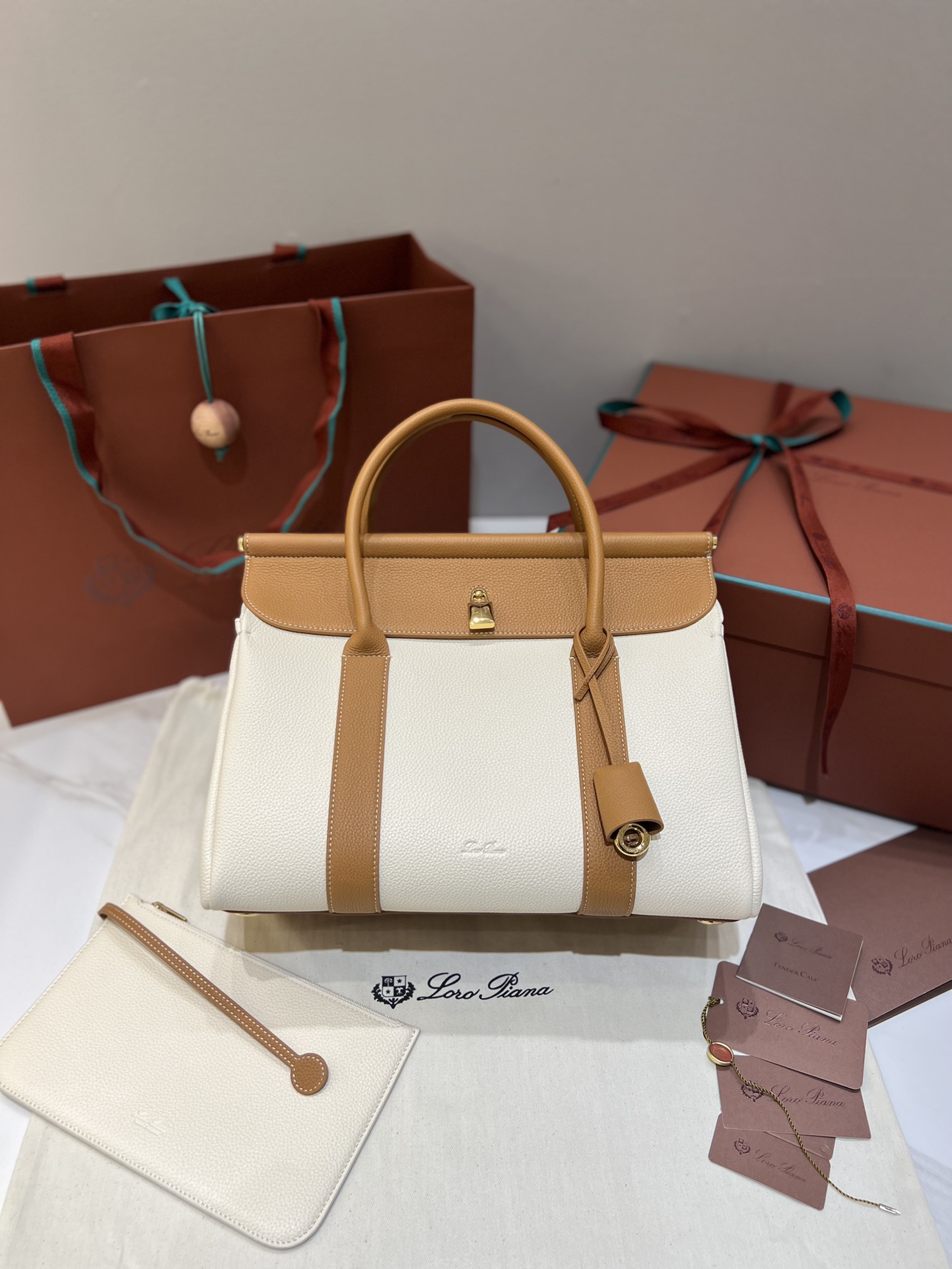 로로피아나 룸L32백