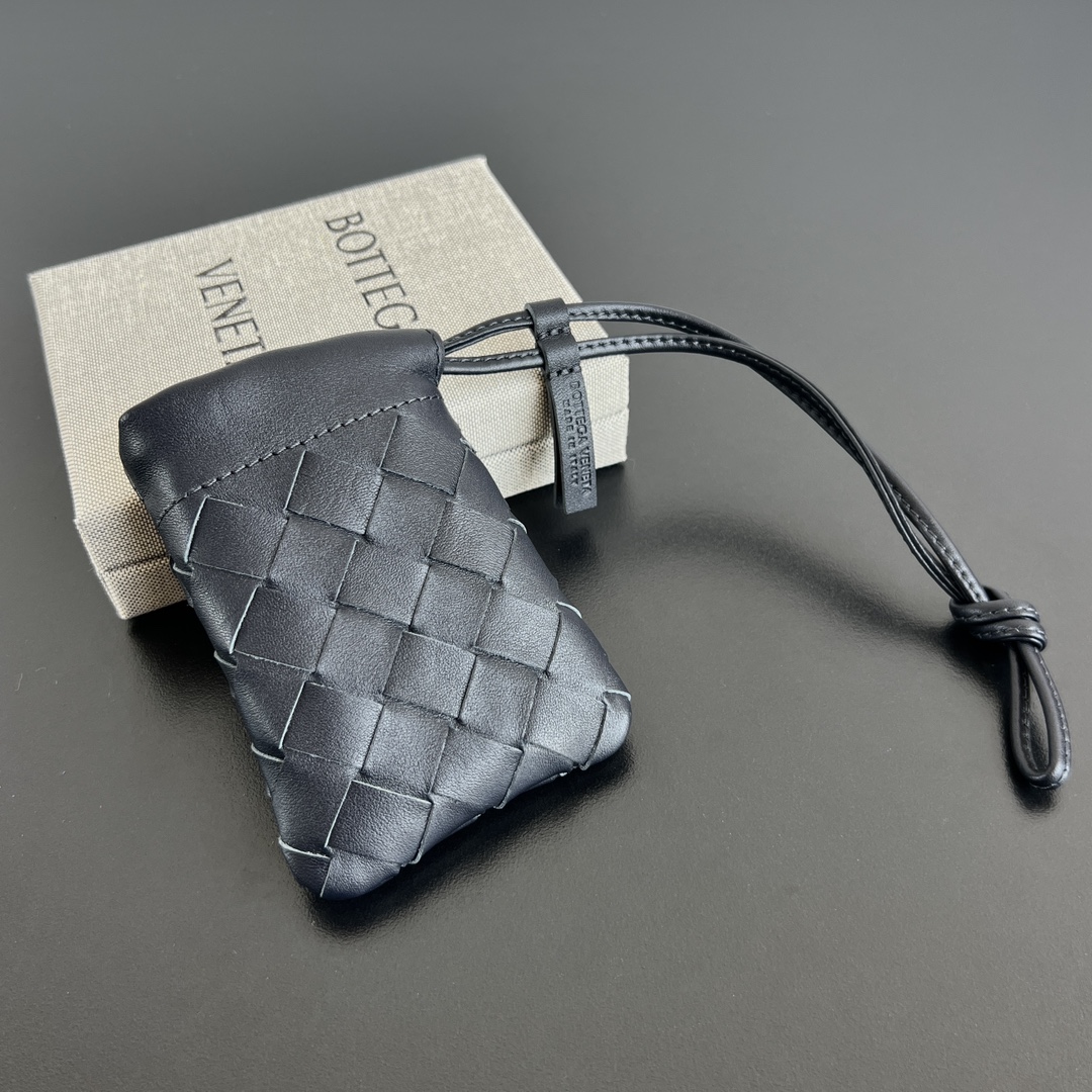 보테가베네타 마이크로더스트백