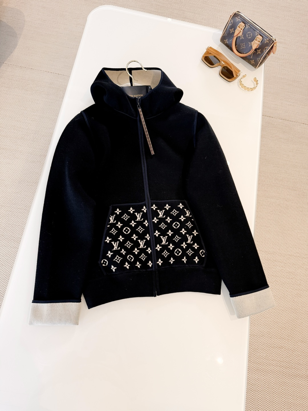 루이비통 후드집업