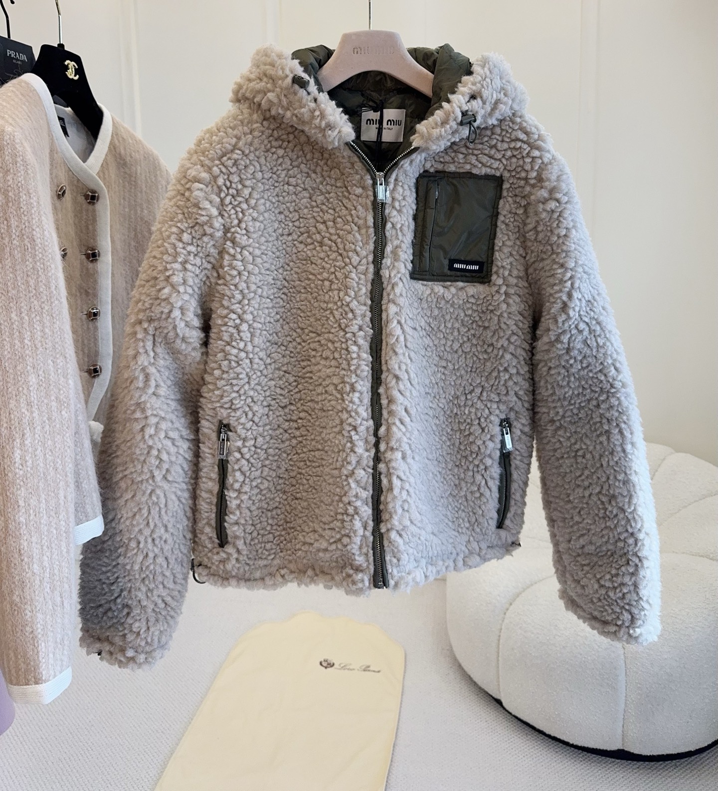 미우미우 양털패딩