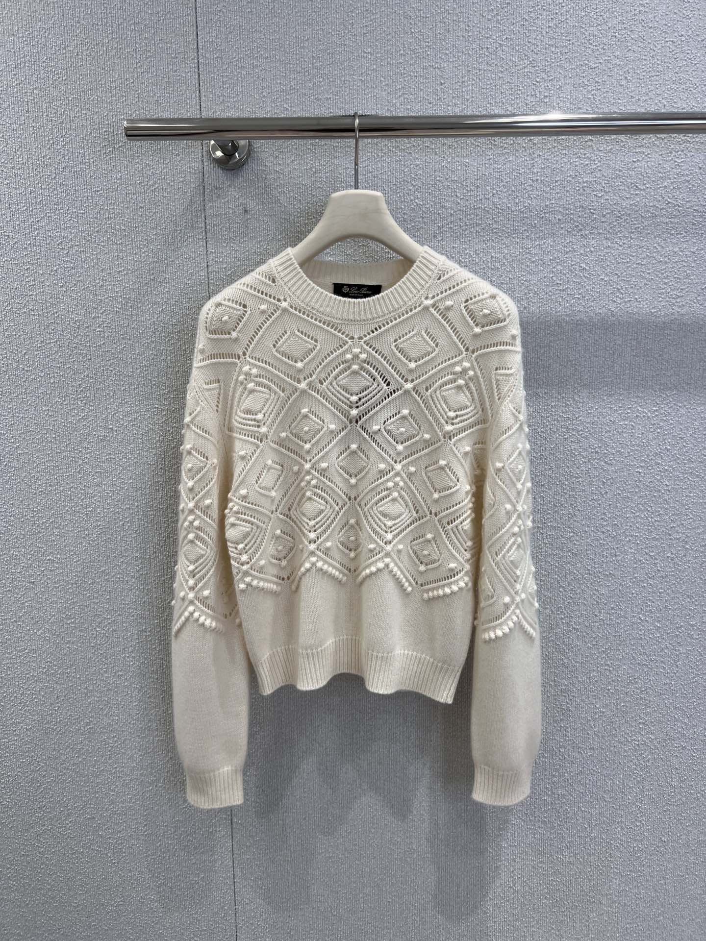 로로피아나 니트