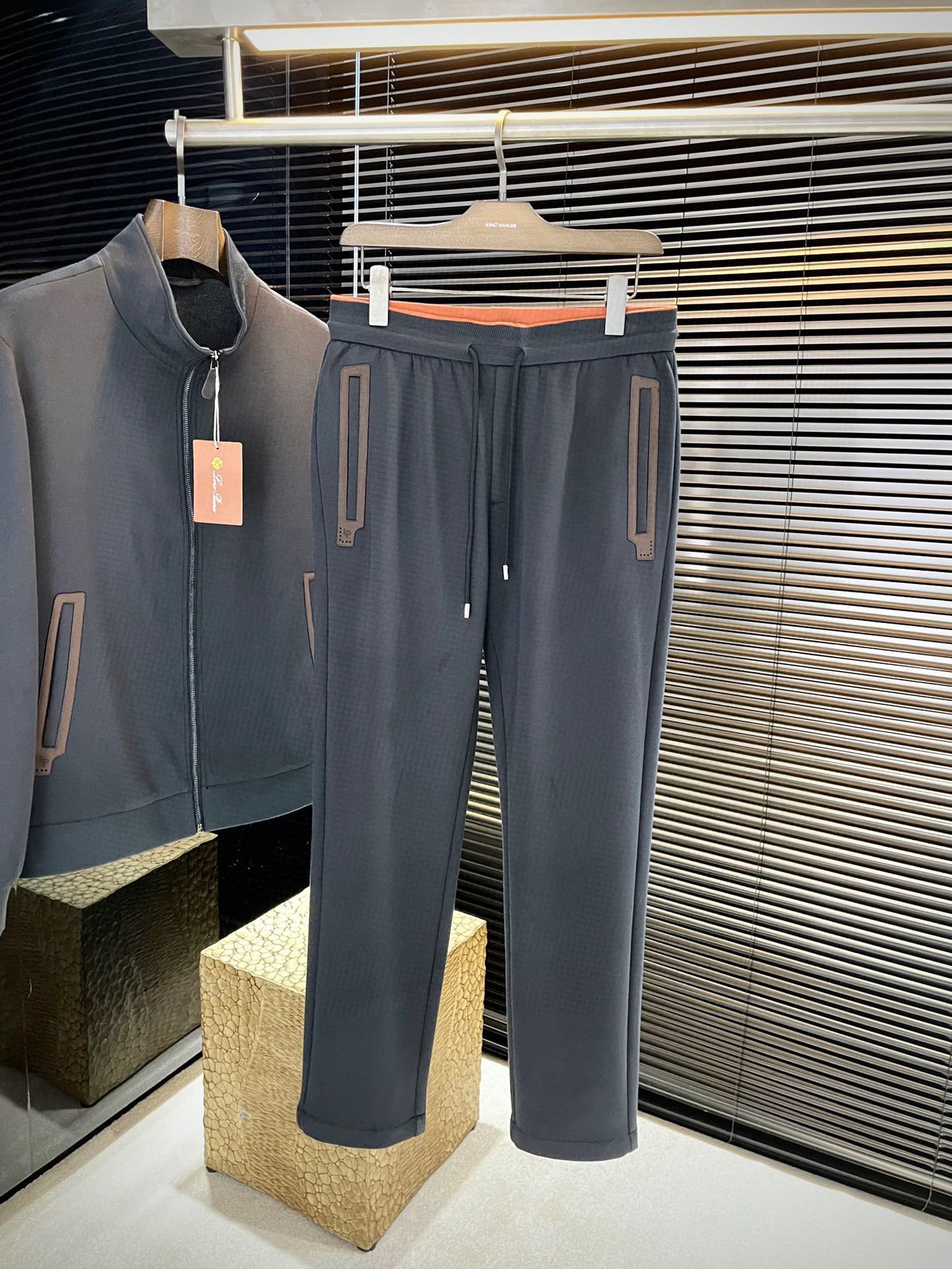 로로피아나 트레이닝복