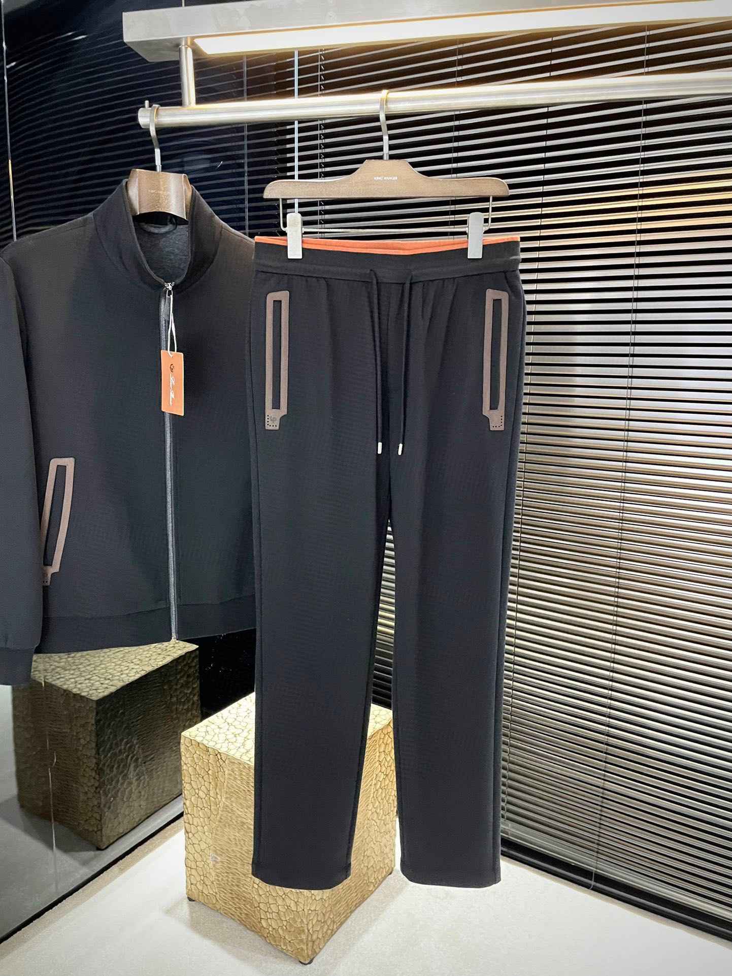 로로피아나 트레이닝복