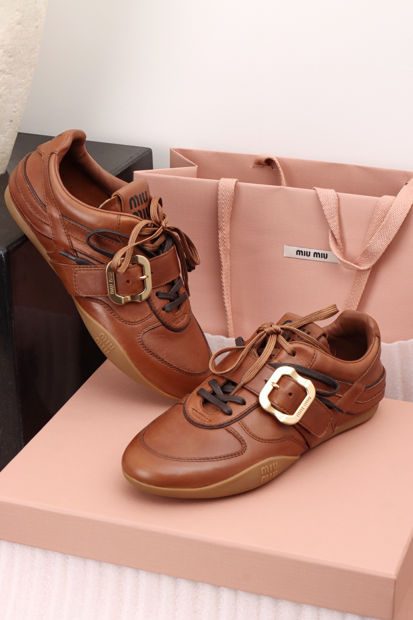 미우미우 스니커즈