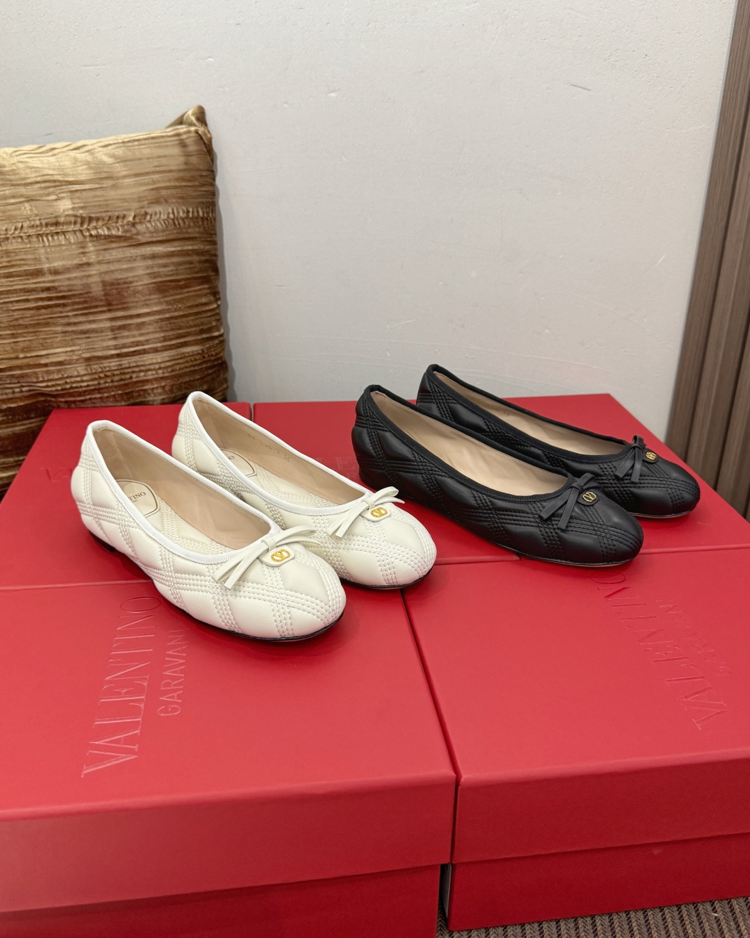 발렌티노 플랫슈즈