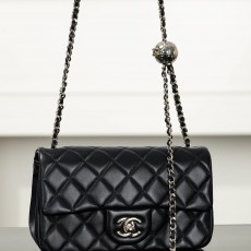 샤넬 골드볼쁘띠삭플랩백미니(팬더샵)