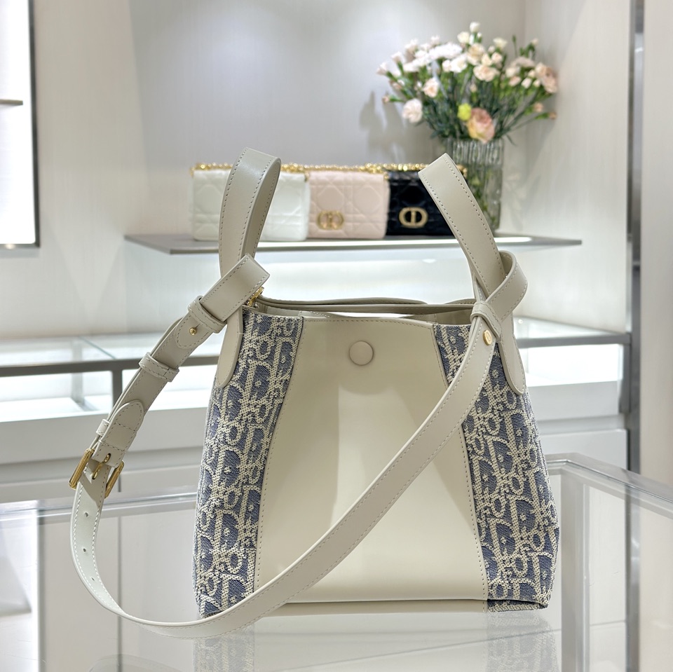 디올 시그니처스몰버킷백(여왕샵)