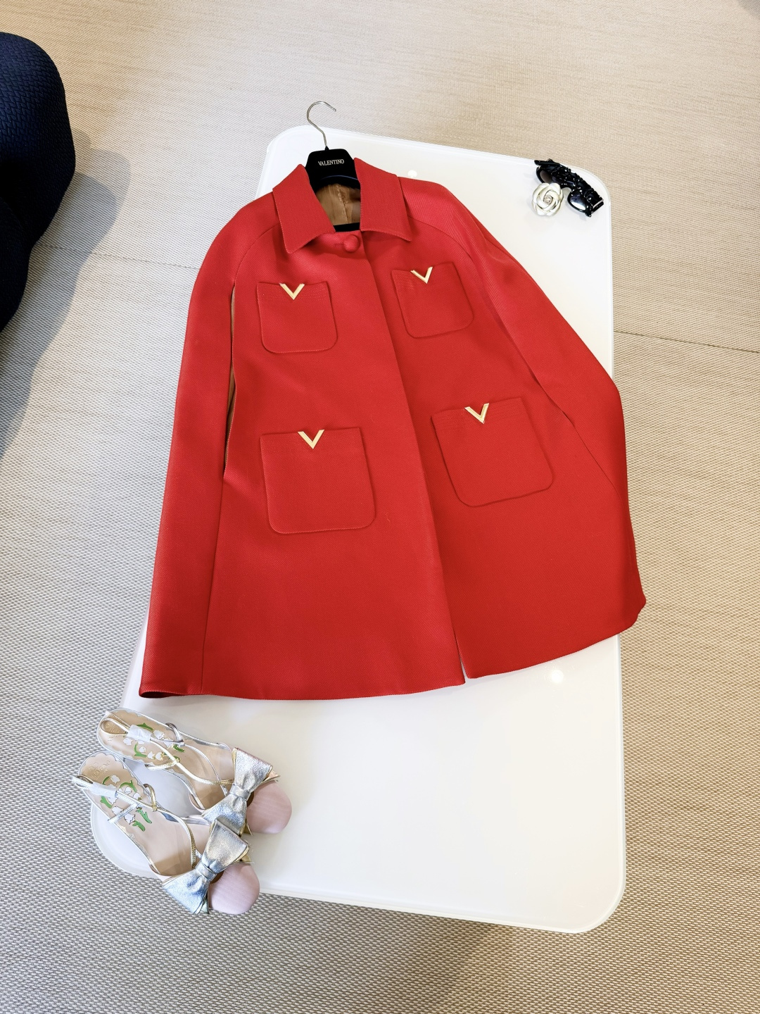 발렌티노 케이프코트