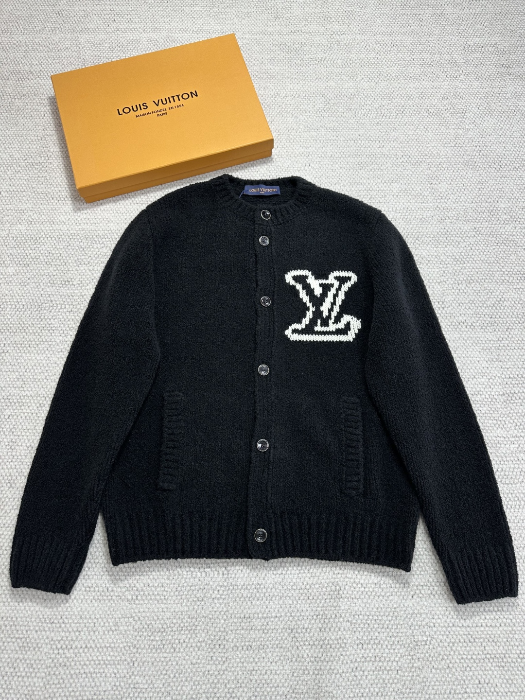 루이비통 가디건