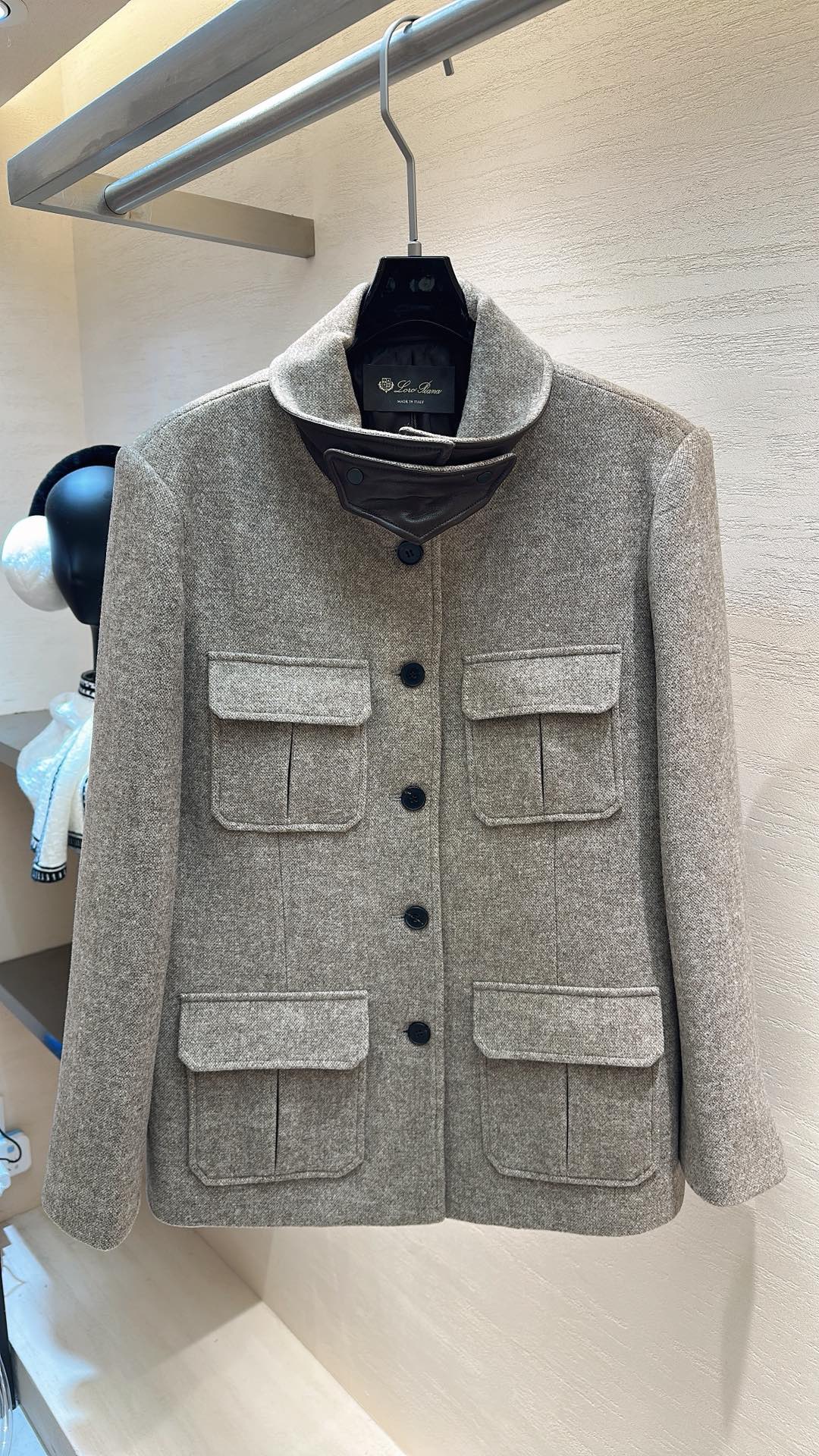 로로피아나 자켓