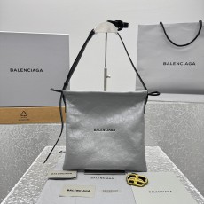 발렌시아가 쇼퍼더스트백