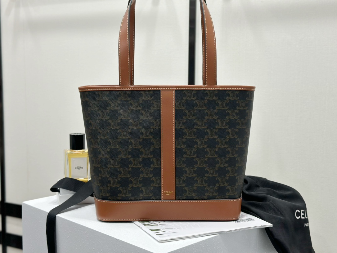 셀린느 스몰카바스트리옹프캔버스탠