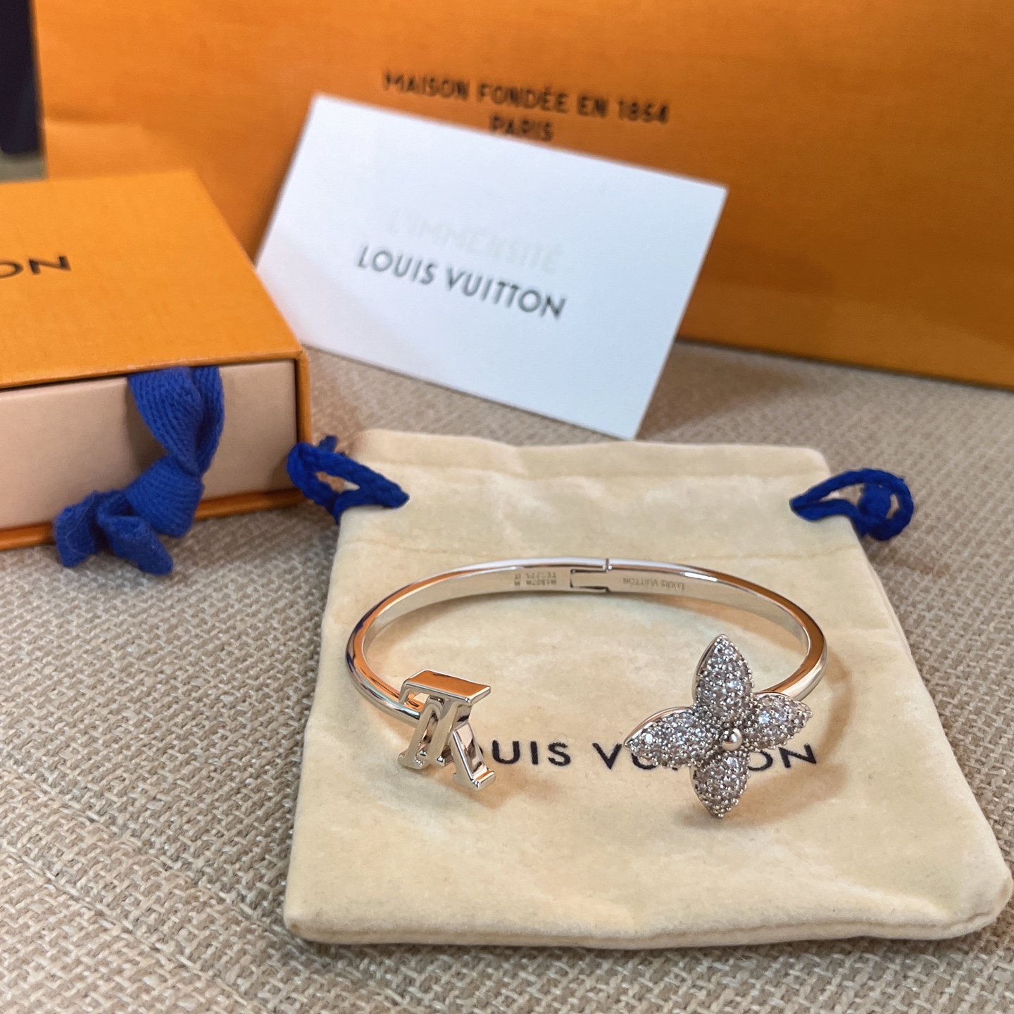 루이비통 팔찌
