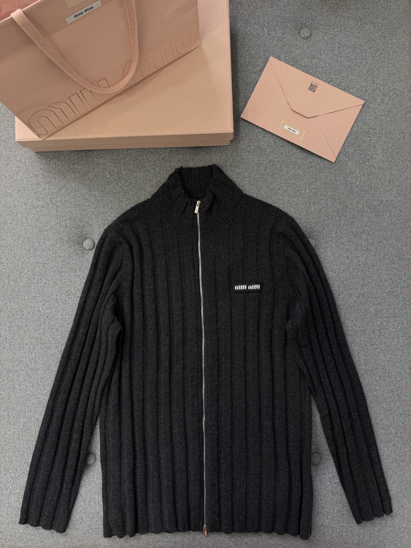미우미우 가디건