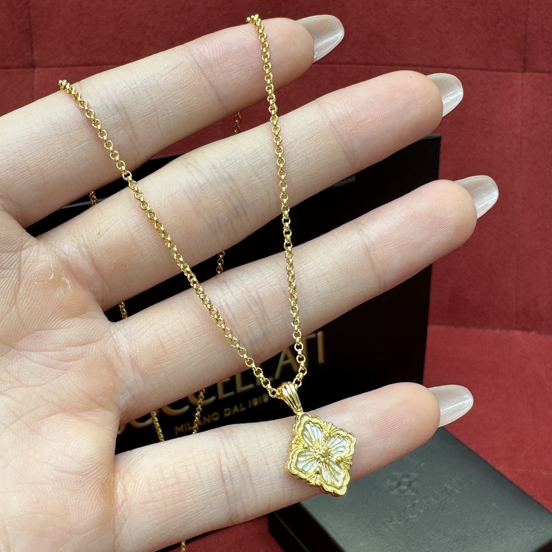 부첼라티 목걸이