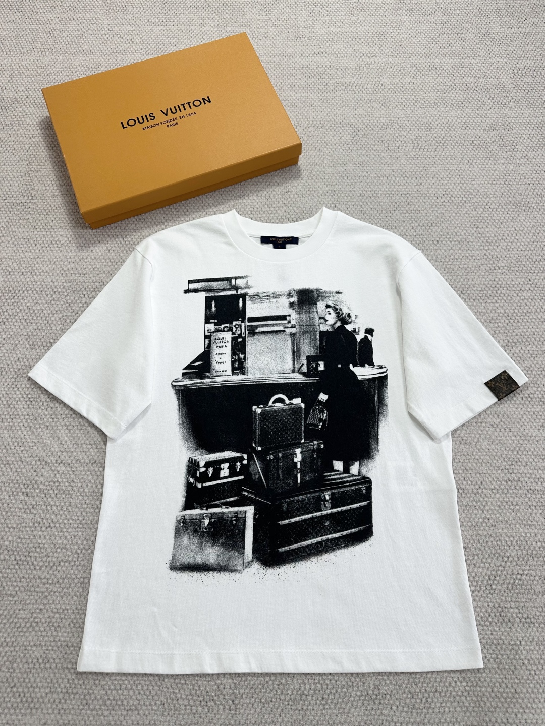 루이비통 반팔티