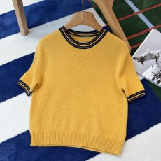 프라다 반팔니트