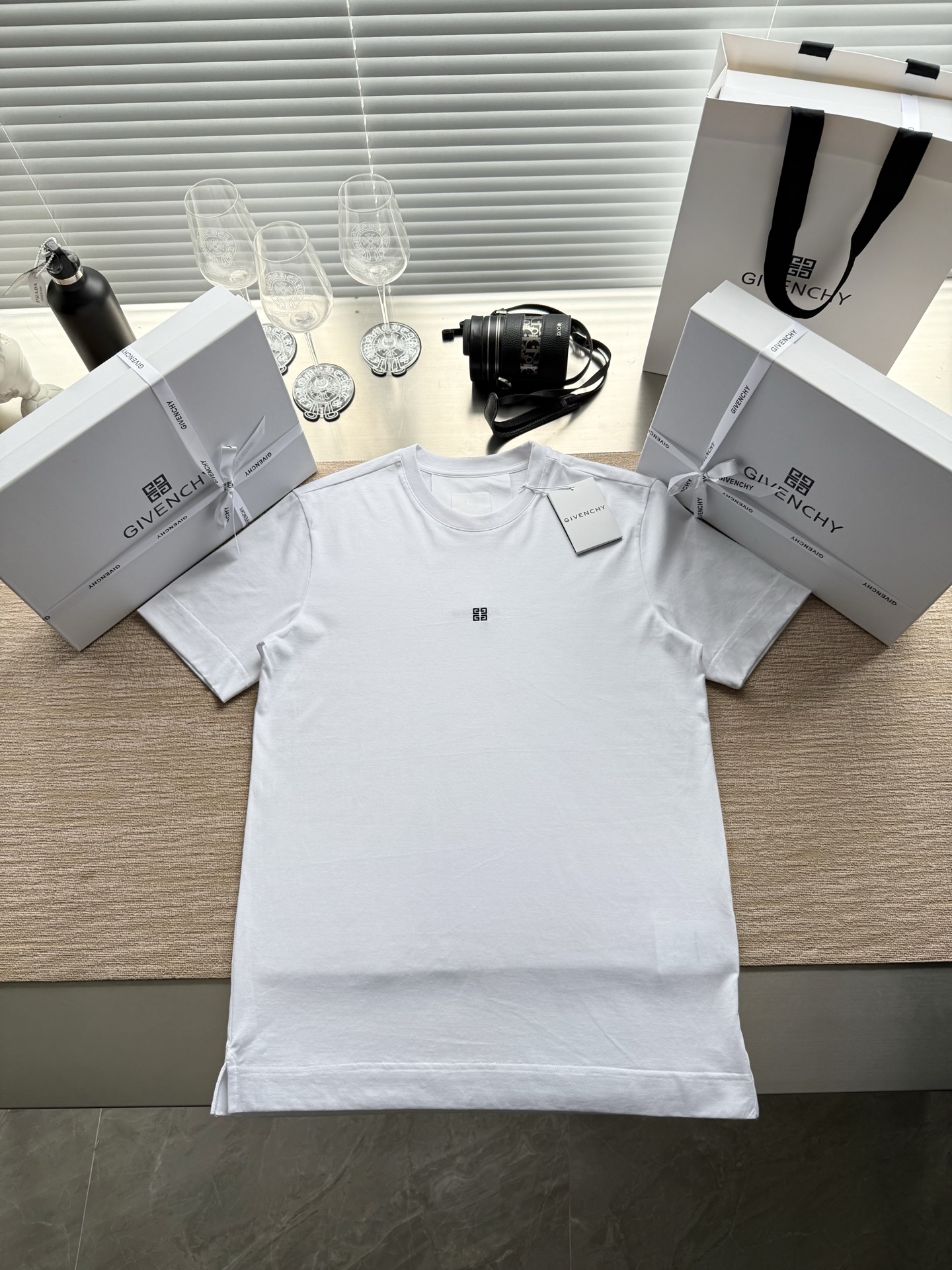 지방시 반팔티(남성)