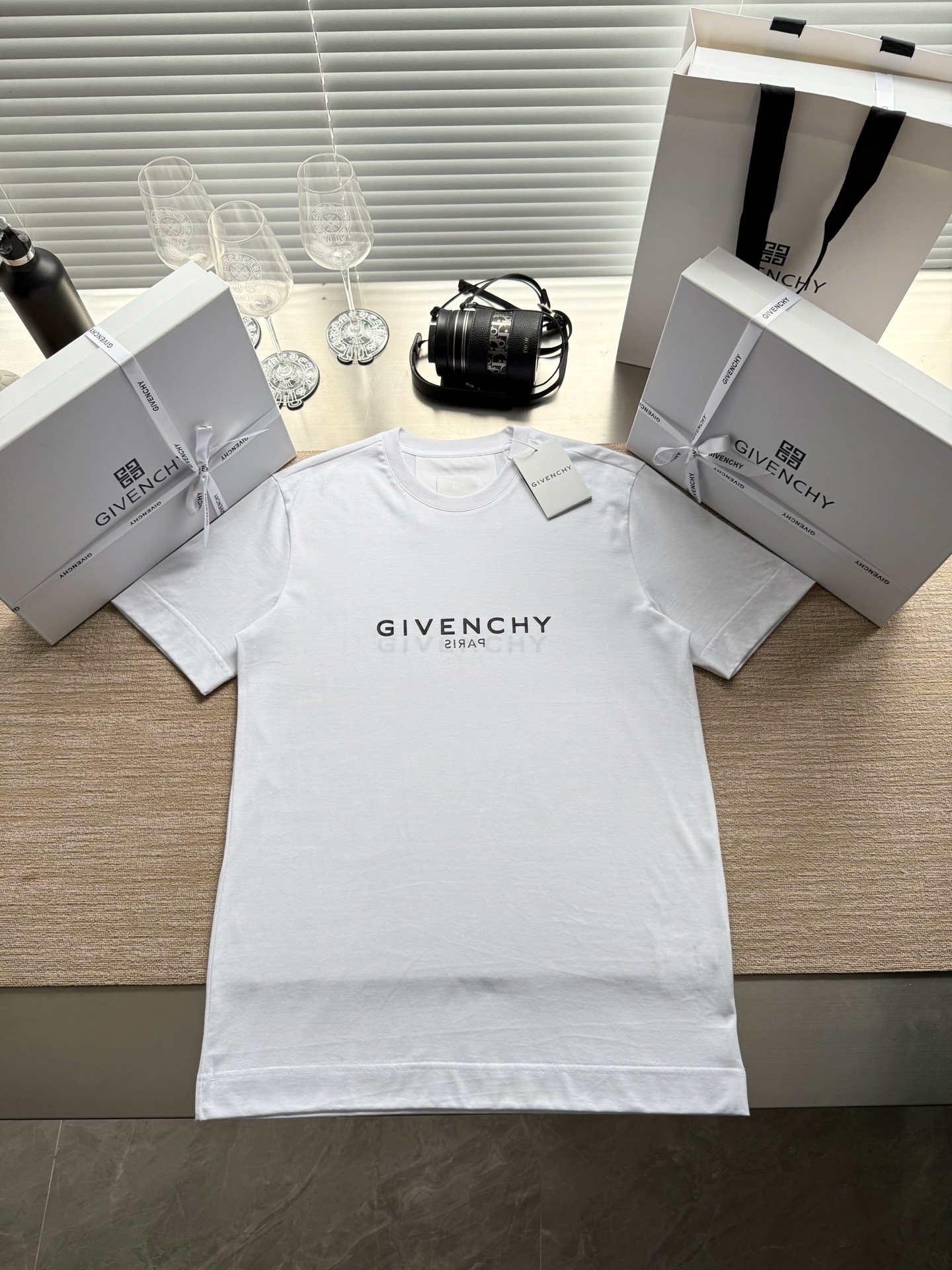 지방시 반팔티(남성)