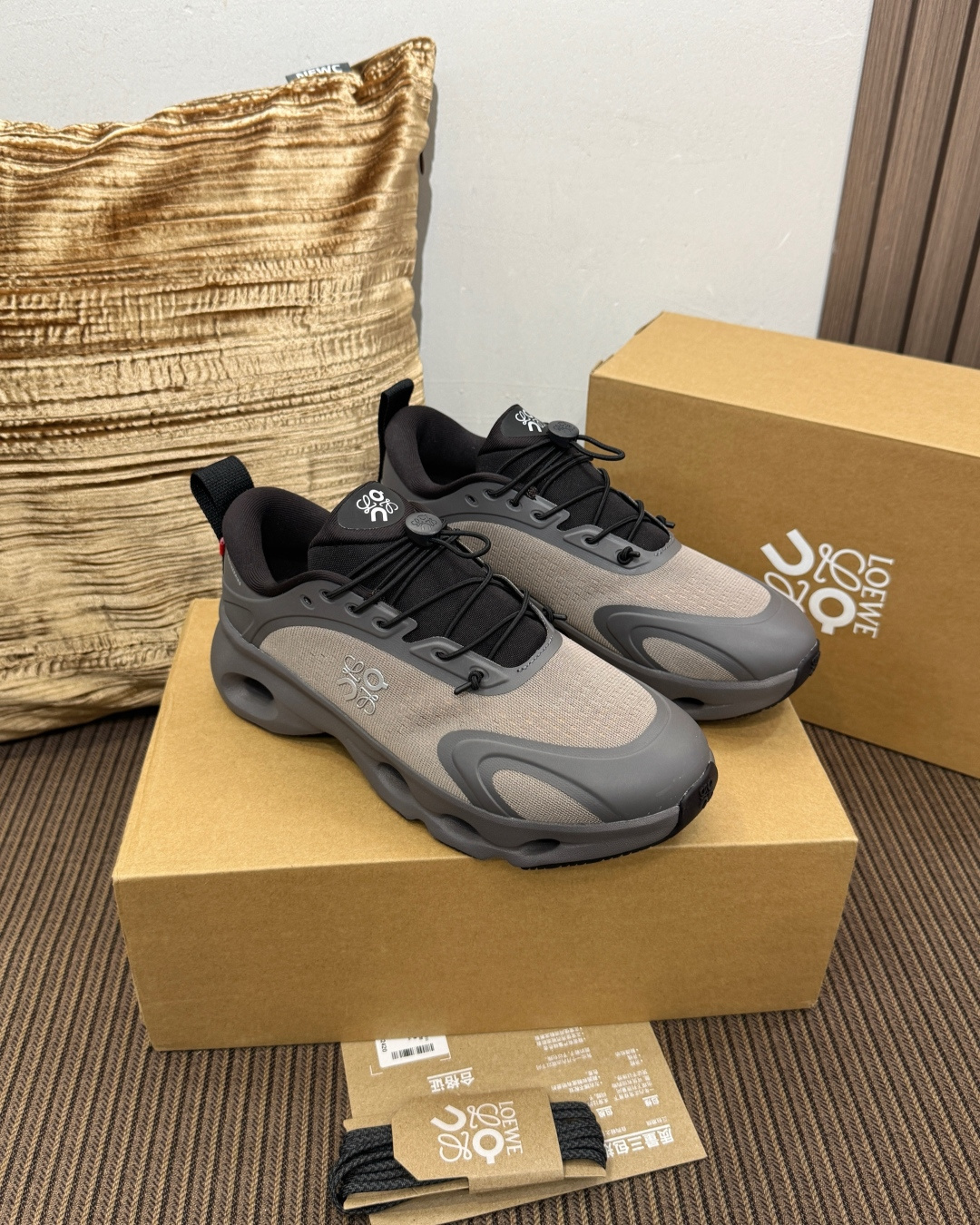 로에베 스니커즈(남녀공용)