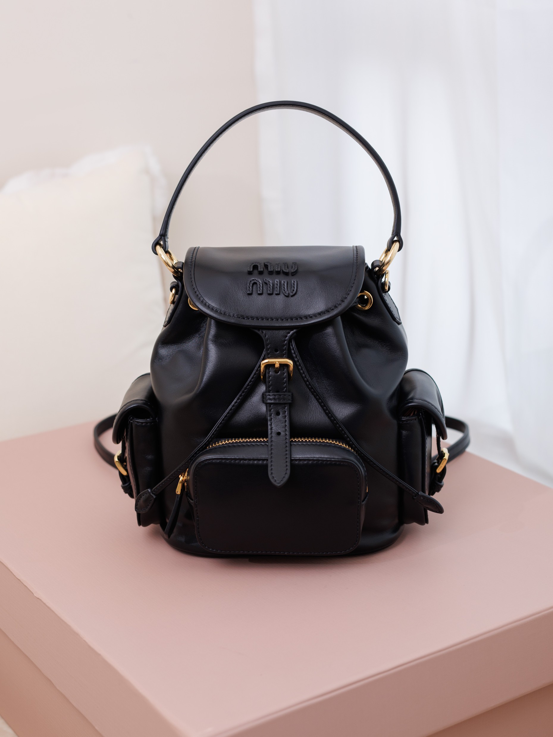 미우미우 멀티포켓백팩