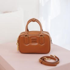 미우미우 아르카디가죽백