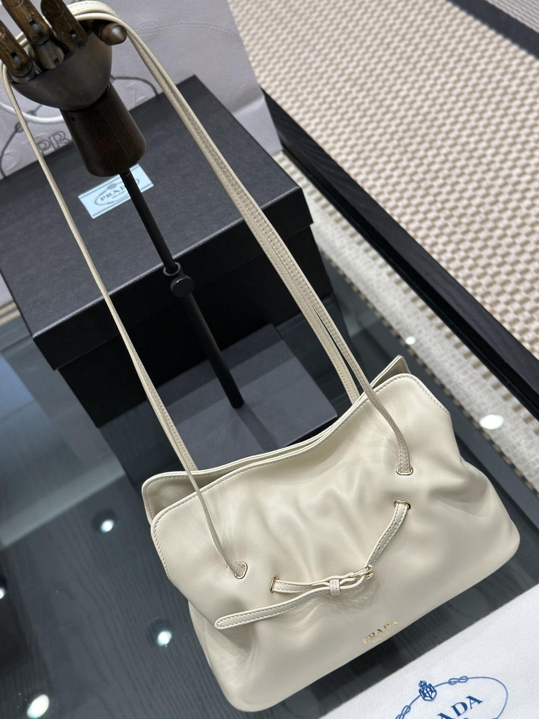 프라다 다다나파가죽핸드백