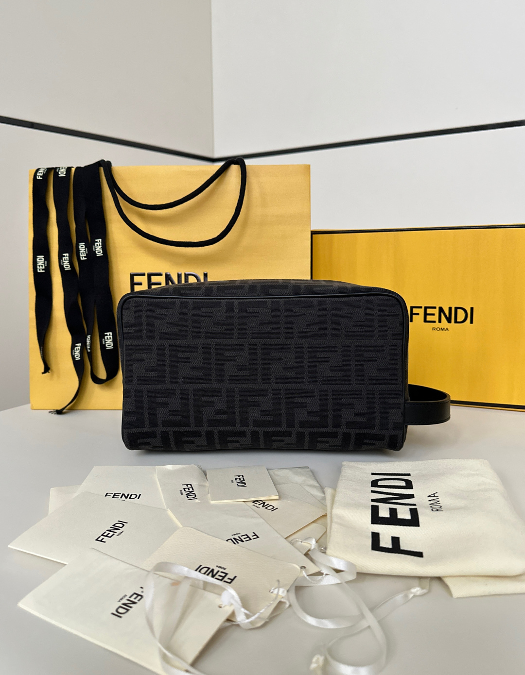 펜디 토일레트리파우치